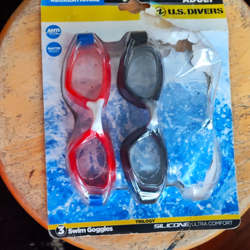 2 pair of goggles